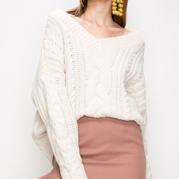 OVERSIZED CABLE KNIT SWEATER CREAM WARM SOFT - Picture 1 of 3